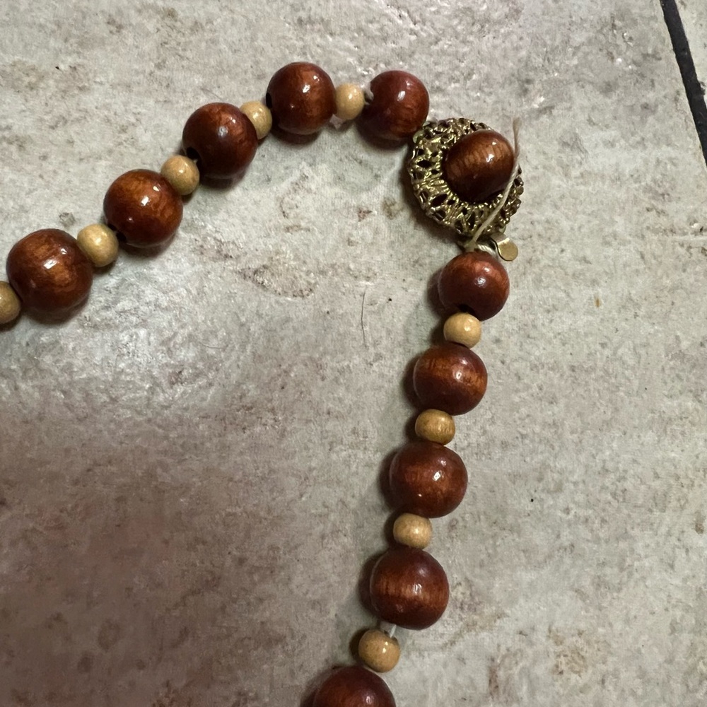 Vintage wood and cork beaded necklace and wood bangle set - Picture 3 of 4